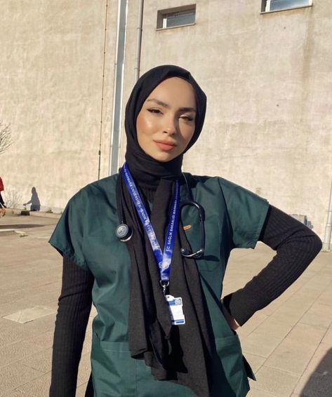 Hijabi Nurse Aesthetic, Hijabi Nurse, Hijabi Doctor Outfit, Hijab Doctor, Hijab Outfit Summer, Female Surgeon, Nurse Pics, Medical Scrubs Outfit, Hijab Fashion Summer