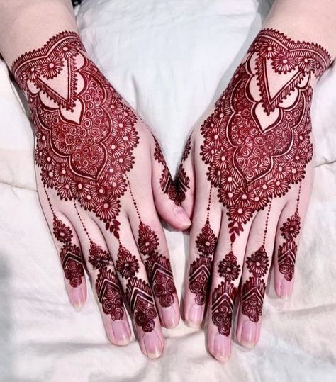 #hennaart #hennadesign #hennatattoo #hennainspiration #hennalove #hennalife #hennapattern #hennamakeup #hennaparty #hennahair Henna Wedding Maroon, Henna 2023, Motif Henna, Wattpad Names, Henna Pengantin, Latest Mehndi Designs Wedding, Makeover Photoshoot, Wedding Henna Designs, Eid Mehndi