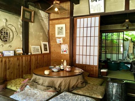 Kotatsu Aesthetic, Japanese House Interior, Japan Apartment, Old Japanese House, Japan Room, Traditional Japanese Home, Japanese Apartment, Japanese Bedroom, Japanese Home Design