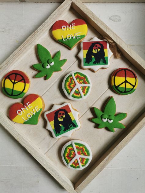 Bob Marley Cake Ideas, Reggae Birthday Party Ideas, Bob Marley Birthday Party Ideas, One Love Party Theme, Rasta Cake Ideas, Reggae Party Ideas, Rasta Cake, Bob Marley Cakes, Rasta Wedding