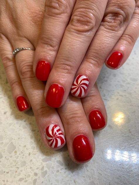 Peppermint Toenails Nail Design, Peppermint Nail Designs, Christmas Nail Designs Candy Cane, Christmas Nails The Grinch, Peppermint Candy Nails, Peppermint Nails Acrylic, Mrs Claus Nails, Christmas Peppermint Nails, Peppermint Christmas Nails