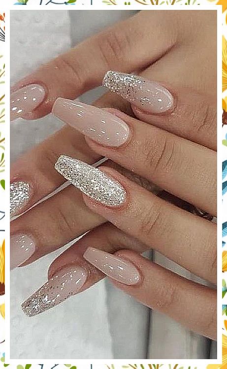 Christmas Nails - Hurry! Dont forego on the latest and greatest deal. Check it out NOW! Uñas Color Coral, White And Silver Nails, Holiday Nail Designs, Holiday Nail, Homecoming Nails Acrylic, Christmas Nail Art Designs, Nails Simple, Trendy Winter, Winter Nail