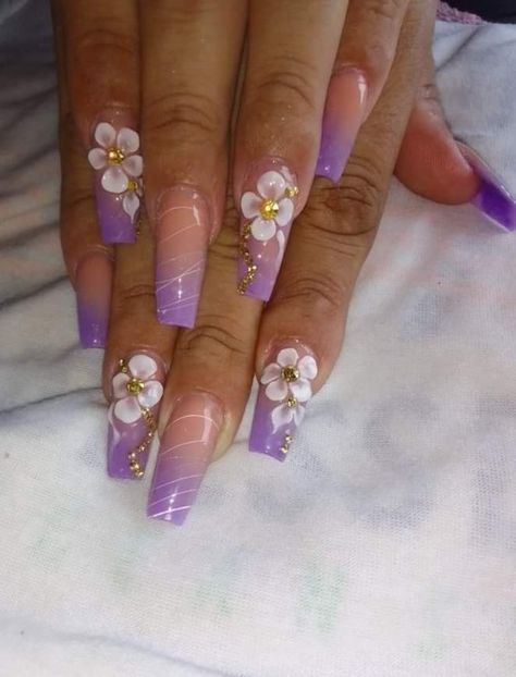 Rapunzel Nails Ideas, Tangle Inspired Nails, Tangled Nail Designs, Rapunzel Acrylic Nails, Lilac Purple Quinceanera Nails, Quinceanera Nails Purple And Gold, Rapunzel Quince Nails, Rapunzel Nail Designs, Purple Flower Nails Acrylic