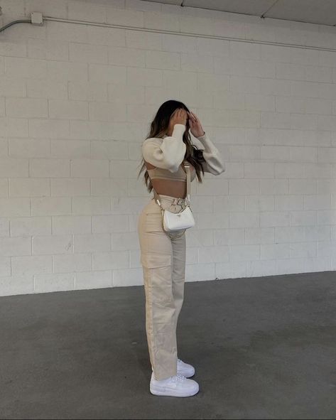 Beige Instagram, Cargo Outfit, Looks Pinterest, Cream Aesthetic, Cargo Pants Outfit, Foto Poses, Trik Fotografi, Causual Outfits, Instagram Filter