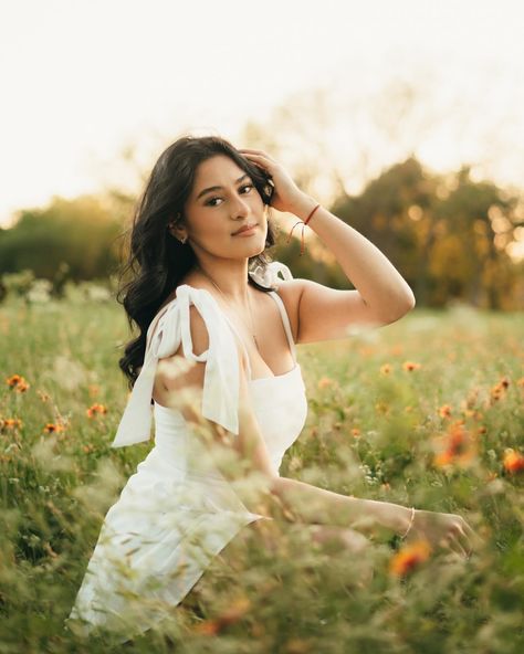 wildflowers are blooming like crazy and finding them can be so hard, this field though? gorgeous!! 🤍 anyone want a wildflower session? 🤩 Wild Flower Field Photoshoot, Wildflower Photoshoot, Field Photoshoot, Wildflower Photo, Wildflower Meadow, Like Crazy, Spring Style, Flower Field, Flower Photos