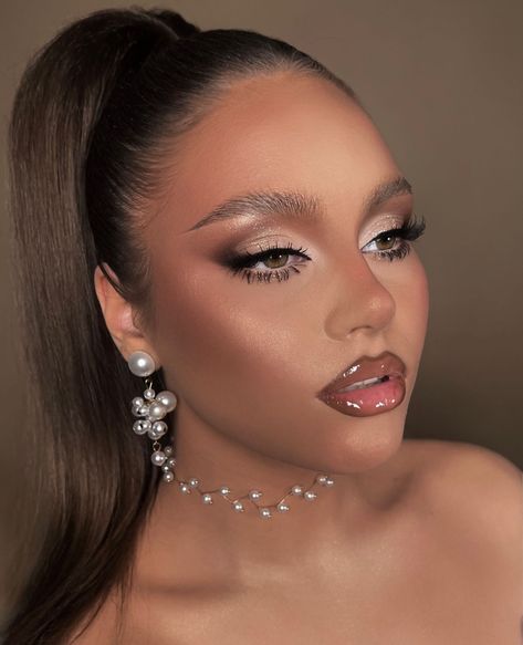 Brown Glam Makeup Looks, Brown And Gold Smokey Eye Makeup, Soft Glam With White Liner, Nye Eyeshadow Looks, Make Up For Birthdays, Gold Full Glam Makeup, Glittery Bridal Makeup, Sultry Glam Makeup, Makeup With Brown Eyes