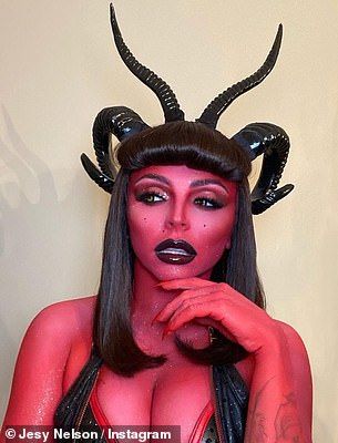 Jesy Nelson Instagram, Kim Kardashian Nails, Makeup Clown, Halloweenský Makeup, Gothic Bride, Cool Halloween Makeup, Celebrity Halloween Costumes, Jesy Nelson, Halloween Makeup Looks