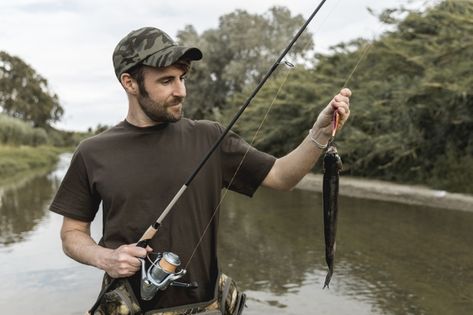 Person fishing a fish with a rod | Premium Photo #Freepik #photo #water #line #man #nature Salt Water Fishing, Fishing Photography, Night Fishing, Fish Man, Deep Sea Fishing, Catching Fish, Sport Fishing, Fishing Humor, Fishing Gifts