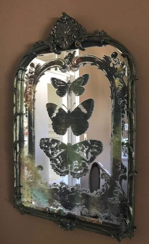 Mirror Decoration Diy, Diy Mirror Decoration, Wall Frames Diy, Diy Mirror Frame, Antique Mirror Diy, Frames Diy, Old Mirrors, Mirror Makeover, Mirror Frame Diy