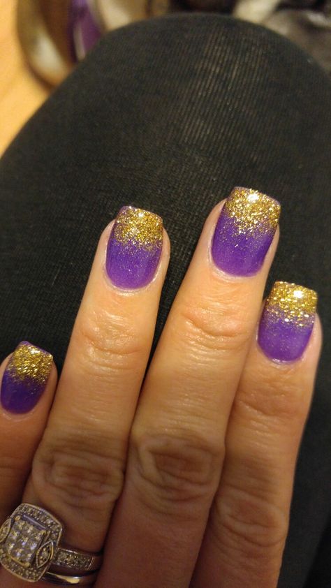 Purple and Gold Nails...ECU Pirates!!! Ecu Nails, Nails Purple And Gold, Prince Nails, Lsu Nails Designs, Vikings Nail Designs, Purple And Gold Nails Ideas, Vikings Nails, Vikings Football Nails, Purple Football Nails