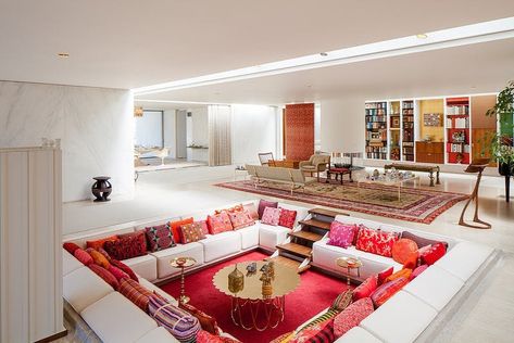 A Brief History of the Sunken Living Room | Apartment Therapy Living Room 70s, Living Room Center, 70s Interior, Art Deco Living Room, Sunken Living Room, Miller Homes, Living Room Design Inspiration, Living Room Remodel, Design Del Prodotto