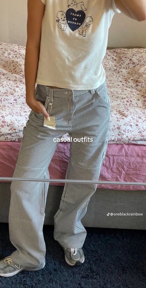 Girly Summer Outfits 2023, Striped Jeans Outfit, Finnish Style, Striped Outfit, School Looks, Stockholm Fashion, 가을 패션, Fashion Fits, Mode Vintage