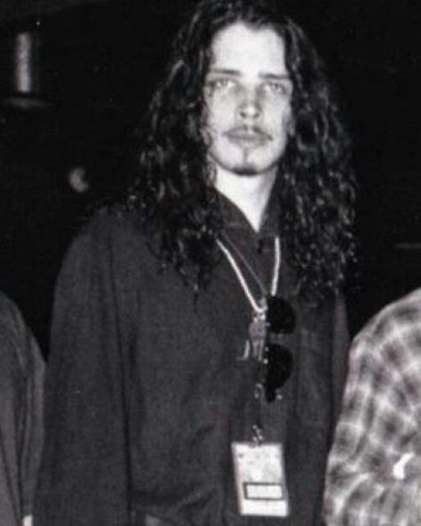 Fresh Tendrils🌟😍—— #Chriscornell #soundgarden Sound Garden, Feeling Minnesota, Matt Cameron, Temple Of The Dog, Grunge Guys, Alice In Chains, Chris Cornell, Long Hair Styles Men, Lead Singer