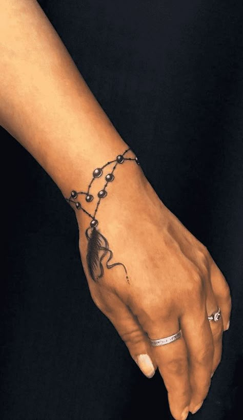 Wrist Forearm Tattoos, Ankle Bone Tattoo, Bone Tattoo Design, Armband Tattoo Frau, Chain Tattoos, Tattoo Bracelets, Fingers Tattoo, Tattoo Armband, Tattoos On Arm