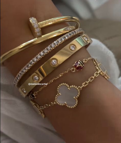 خواتم خطوبة, Dope Jewelry Accessories, Stile Hijab, Expensive Jewelry Luxury, Wrist Jewelry, Luxe Jewelry, Jewelry Accessories Ideas, Dope Jewelry, Gold Bracelets