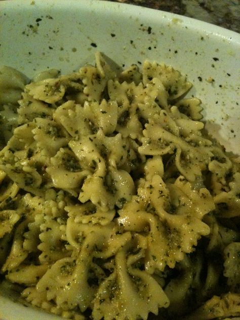 My simple and easy Bow Tie Pesto Pasta Simple Bowtie Pasta Recipes, Easy Pasta Recipes Bowtie, Pesto Bowtie Pasta, Pasta Bowtie, Mushroom Bowtie Pasta, Bow Tie Pesto Chicken Pasta, Fairytale Ball, Bow Tie Pasta Recipe, Easy Bow