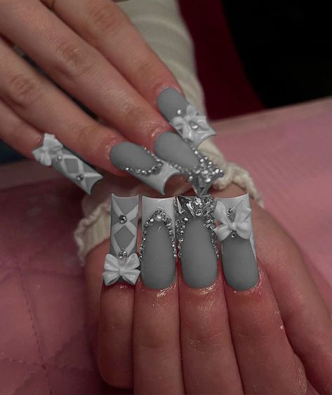 Graffiti Nails, Coffin Nails Matte, Quinceanera Nails, Girly Bracelets, Chrome Nails Designs, Cute Simple Nails, Acrylic Nail Set, Duck Nails, Baddie Nails