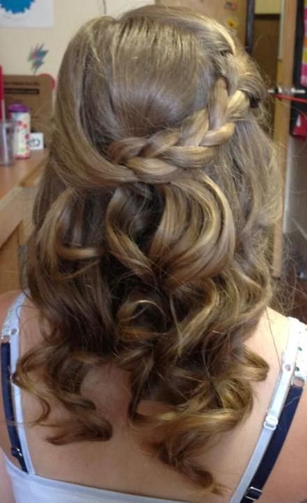 i wish i could do this.. Light Brown Hairstyles, Hair Stules, Brown Hairstyles, Curled Hair, Hair Stylies, Easy Hair, Dream Hair, Hairstyles Haircuts, Aesthetic Hair