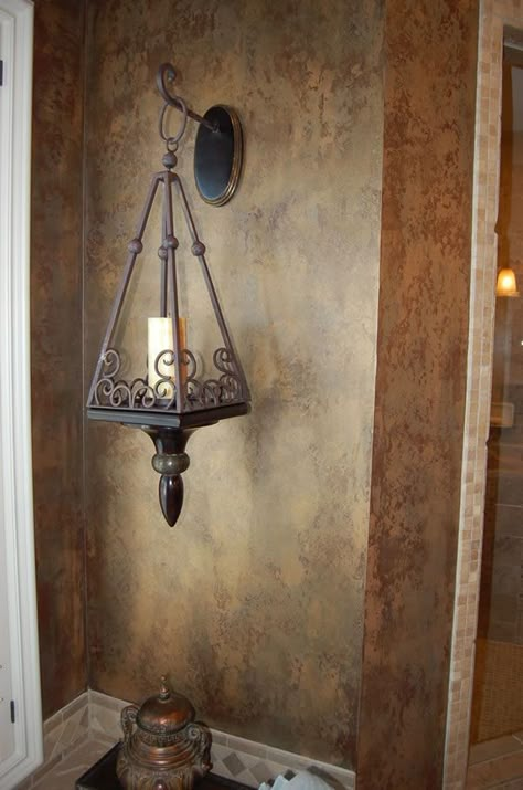 Eye For Design: Decorating With Faux Finishes And Old World Textures Faux Painting Walls, Faux Painting Techniques, Old Wood Texture, Faux Wood Grain, Faux Walls, Wall Painting Techniques, Tuscan Design, Faux Painting, Tuscan Decorating