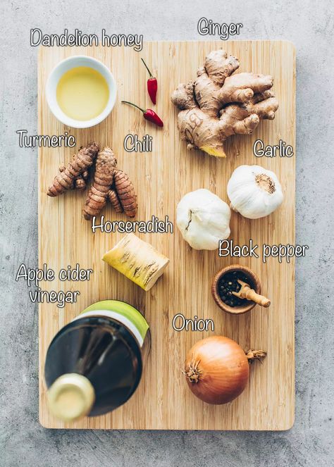 ginger, garlic, onion, turmeric, chili, horseradish, pepper, vegan honey, apple cider vinegar Homemade Antibiotic, Honey Remedies, Natural Antibiotic, Herbal Remedies Recipes, Natural Healing Remedies, Natural Antibiotics, Herbs For Health, Cold Remedies, Homemade Remedies