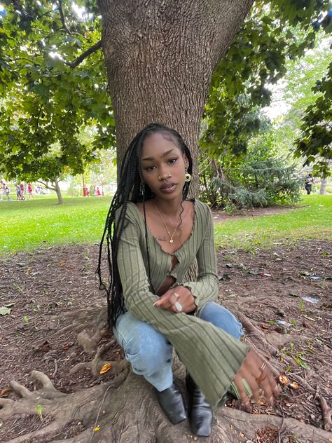 Indie Black Women, Grunge Black Women, Earthy Black Woman, Earthy Fits, Black Hippy, Earthy Outfits, Diy Vetement, Black Femininity, Boho Chic Outfits