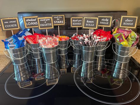 Graduation Sweets Table Ideas, Jr High Graduation Party Ideas, High School Graduation Candy Bar Ideas, Candy Table For Graduation Party, Candy Table Graduation Party, Masters Grad Party Decorations, 8th Grade Continuation Ideas, Desert Table Graduation, Graduation Party Snack Table