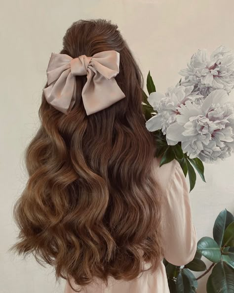 Hair With Bow Aesthetic, Bow Hairstyle, Ribbon Hairstyle, Peinados Fáciles Para Cabello Corto, Hair Stylies, Long Brown Hair, 인물 사진, Dream Hair, Aesthetic Hair