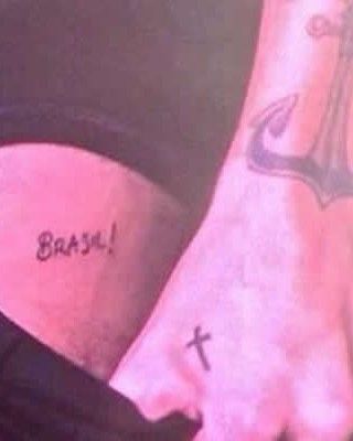 Harry Styles Drops His Pants to Reveal His…..New Tattoo Justin Bieber Tattoos, Harry Styles 2014, Harry Styles Gif, Harry Core, Harry Styles Tattoos, Harry Styles Hot, Harry Styles Imagines, Harry Styles Pictures, Harry Styles Photos