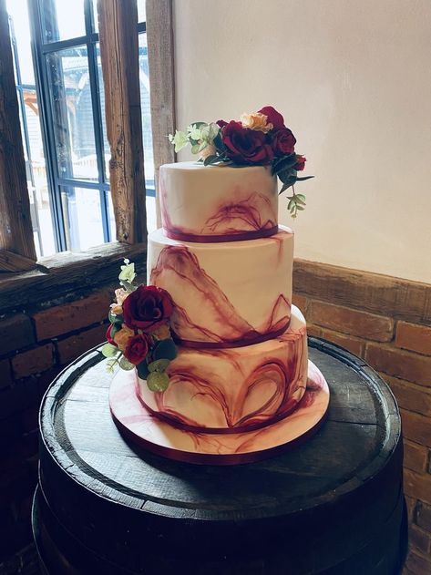 Maroon Themed Wedding Cake, Rustic Burgundy Wedding Cake, Burgundy Marble Cake, Emerald Green And Burgundy Wedding Cake, Burgundy And Dusty Rose Wedding Cake, Wine Color Wedding Cake, Burgundy Blush And Gold Wedding Cake, Dark Red Wedding Cake, Gold And Burgundy Wedding Cake