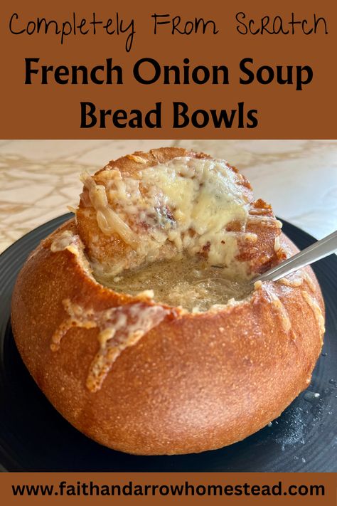 This recipe combines two individually delicious things: French onion soup and bread bowls. Combine them and these French onion soup bread bowls will blow you away. Onion Soup Bread, Bread Bowl Recipes, Soup Bread Bowl, Buffalo Chicken Bread, Soup Recipes Beef, Onion Soup Easy, Dinner Recipes Weeknight, Soup French Onion, Homemade French Onion Soup