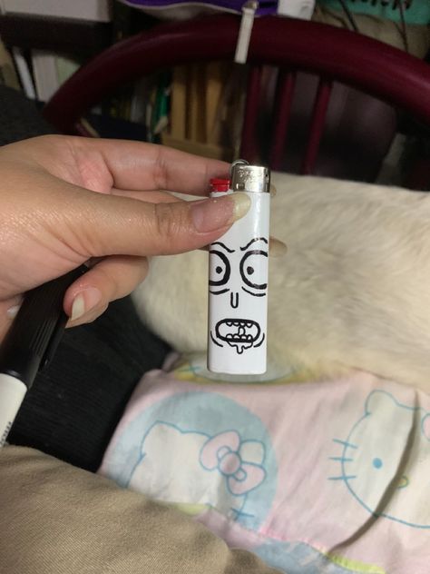 Painted Lighter Aesthetic, Zippo Lighter Drawing, Diy Lighter Design, Lighters Decorated Diy, Diy Lighter, Lighter Ideas, Lighter Design, Lighter Art, Custom Lighters