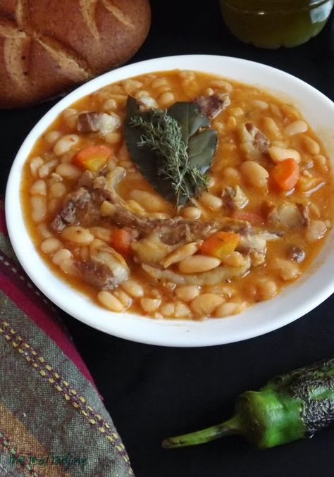 The Teal Tadjine | North African-Inspired Family Traditions + Halal Recipes : Loubia b'lham | Algerian White Bean Stew With Lamb Mandarine Recipes, White Bean Stew, Mediterranean Cooking, Algerian Food, African Foods, Soup Beans, Algerian Recipes, Recipe Icon, African Dishes