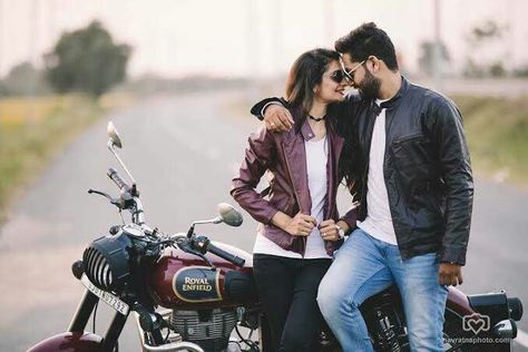 Couple With Bike Photography, Royal Enfield Couple Photoshoot, Bike Pose For Couples, Couple Poses On Bike, Couple Bike Pose, Bullet Couple Poses, Pre Wedding Bike Poses, Bike Couple Poses, Bike Pre Wedding Shoot