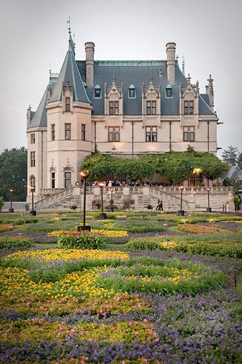 castle perhaps Biltmore Estate Wedding, Chateau House, The Biltmore Estate, Wedding Venues North Carolina, Biltmore House, The Biltmore, Biltmore Estate, Refined Wedding, Front Lawn