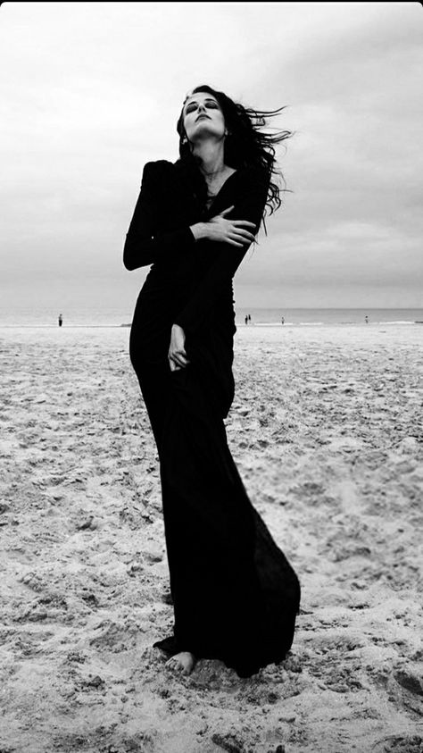 Vanessa Ives, Dark Beach, Enjoy The Silence, 90s Supermodels, Celebrity Culture, Eva Green, Beach Photoshoot, Fashion Photography Editorial, Bw Photo