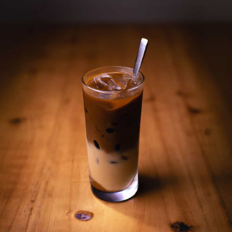 Ca Phe Sua Da, Coffee Calories, Thai Iced Coffee, Vietnamese Style, Vietnamese Iced Coffee, Coffee Guide, Vietnamese Coffee, Ice Milk, French Roast