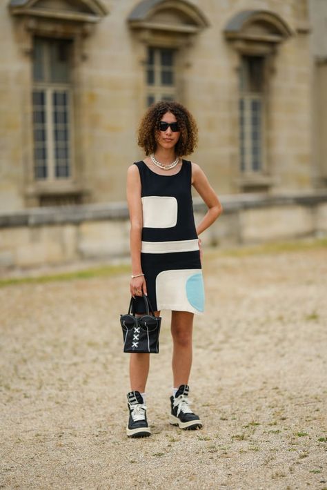 Sneakers To Wear With Dresses, What Colors Go Together, Samantha Brown, Perfect Sneakers, Sneakers Looks, Effortlessly Chic Outfits, Popsugar Fashion, Emily Ratajkowski, Sneakers Outfit