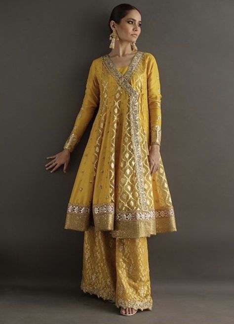 Banarasi Suit Designs Latest Pakistani, Yellow Banarasi Suit, Organza Salwar Suit, Mayun Bride, Gharara Designs, Haldi Outfits, Ethnic Dresses, Anarkali Dresses, Haldi Outfit