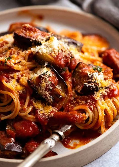 Pasta All Norma, Norma Pasta, Eggplant Pasta Sauce, Italian Sides, Eggplant Mushroom, Traditional Italian Pasta, Quick Pasta Sauce, Easy Eggplant, Eggplant Pasta