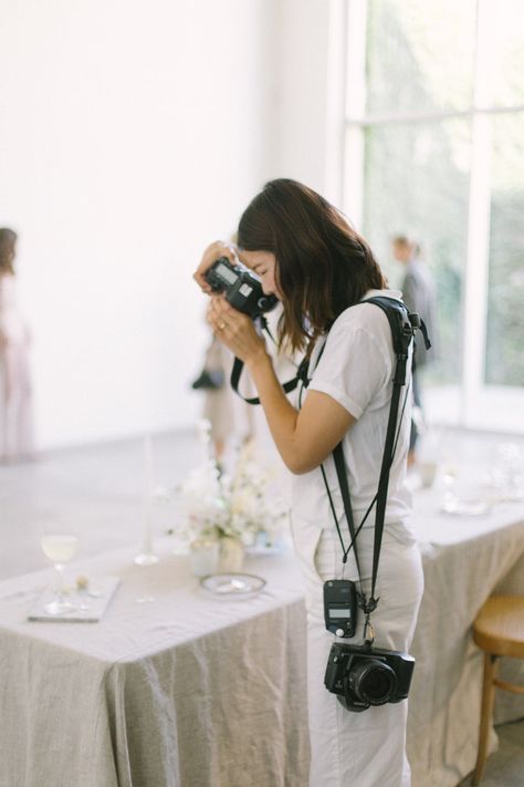 Photographer At Work, Photography Business Aesthetic, Photographers Desk, Photographer Behind The Scenes, Workshop Business, Photographers Office, Focus On Self, Workshop Photography, Creative Photoshoots