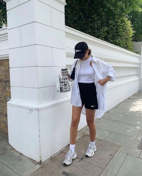 530 Outfit, New Balance 530 Outfit, Nb 530, Nb Sneakers, Balance Outfit, Vacay Fits, Celebrity Pfp, Stylish Street Style, Japan Summer