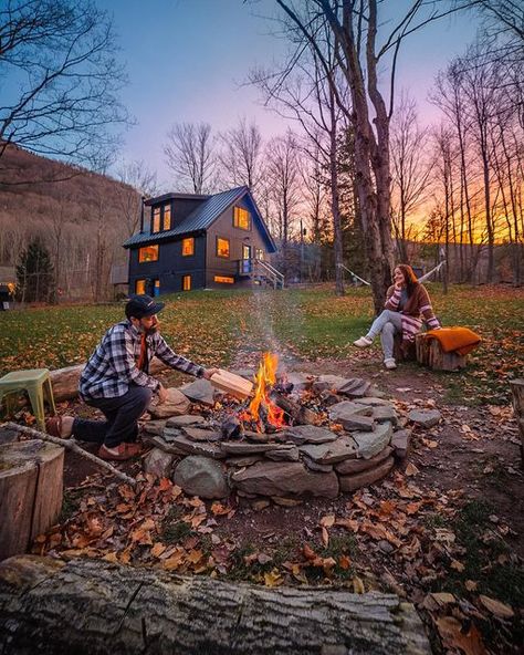 Camping Aesthetic, Nature Camping, Getaway Cabins, House Hunters, Summer Getaway, Cabin In The Woods, Cabin Life, Camping Life, Cabin Homes