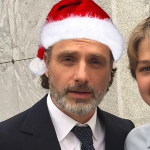 Rick Grimes Christmas Pfp, Rick Grimes Smiling, Twd Christmas Pfp, Andrew Lincoln Wallpaper, Zombie Walk, Sunflower Wallpaper, Andrew Lincoln, Rick Grimes, Last Episode