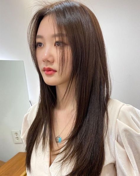 Haircuts For Long Hair Straight, Korean Long Hair, Hair Inspiration Long, Straight Hair Cuts, Bangs With Medium Hair, Hairstyles For Layered Hair, Pretty Hair Color, Hair Stylies, Haircuts For Medium Hair