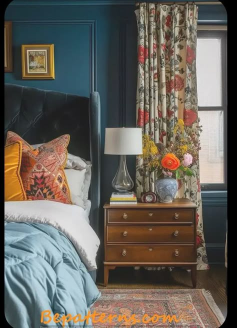 Eclectic Traditional Bedroom, Eclectic Master Bedrooms Decor, Traditional Eclectic Bedroom, Eclectic Curtains, Bedroom Eclectic, Living Room Wall Decoration, Eclectic Boho, Room Wall Decoration, Urban Decor