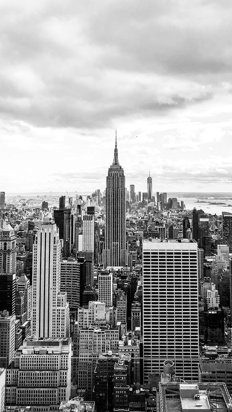 New York Iphone Wallpaper, Manhattan Wallpaper, New York Drawing, City Iphone Wallpaper, Nyc Wallpaper, Black And White Building, Black And White Wallpaper Iphone, Cityscape Wallpaper, New York Tattoo