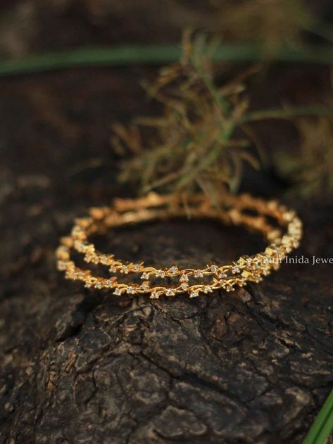 Peacock Bracelet, Gold Bangles Indian, Stone Bangles, Gold Mangalsutra Designs, Simple Bangle, Gold Chain Design, Gold Necklace Indian Bridal Jewelry, Jewelry Bracelets Gold, Gold Ring Designs