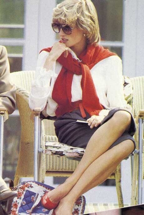 Princess Diana Fashion, Diana Queen, Mode Prints, Mode Tips, Diana Fashion, Lady D, Lady Diana Spencer, Charlotte Casiraghi, Diana Princess Of Wales