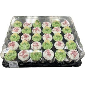 Member's Mark Cookies 'N Crème Chocolate Cupcakes (30 ct.) - Sam's Club Chocolate Cookie Bars, Half Sheet Cake, Cupcakes With Buttercream, Whipped Icing, Cupcake Packaging, Spring Cupcakes, Flower Cupcake, Taffy Candy, Spring Entertaining