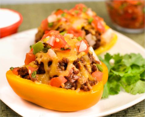 These healthy tacos are crunchy, flavorful, and a big calorie saver- and, no more broken/soggy shells! The Cozy Cook, Taco Stuffed Peppers, Cozy Cook, Stuffed Peppers Recipe, Diner Recept, Healthy Tacos, I Love Food, Healthy Cooking, Peppers